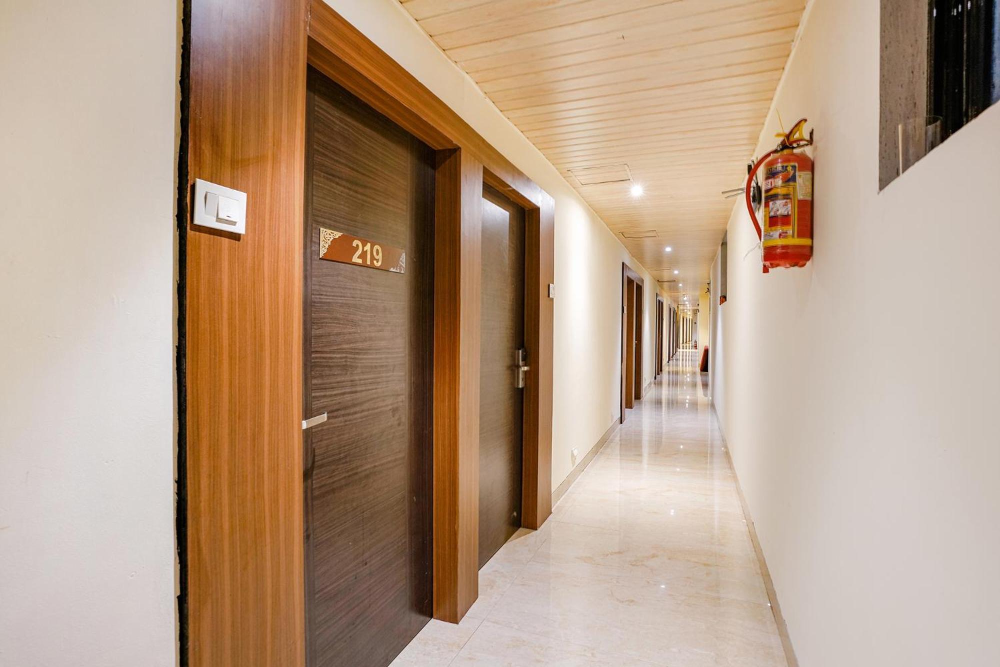 Fabexpress Embassy Suites - Nr Bkc ムンバイ エクステリア 写真